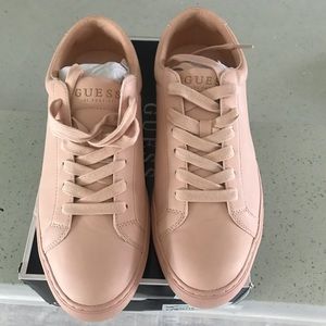 GUESS light pink Barette sneakers. Men’s 9.5